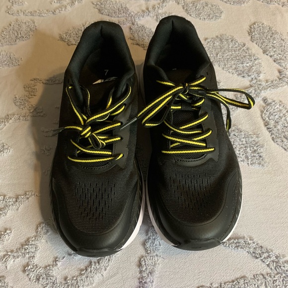 AVIA - Picture 9 of 9